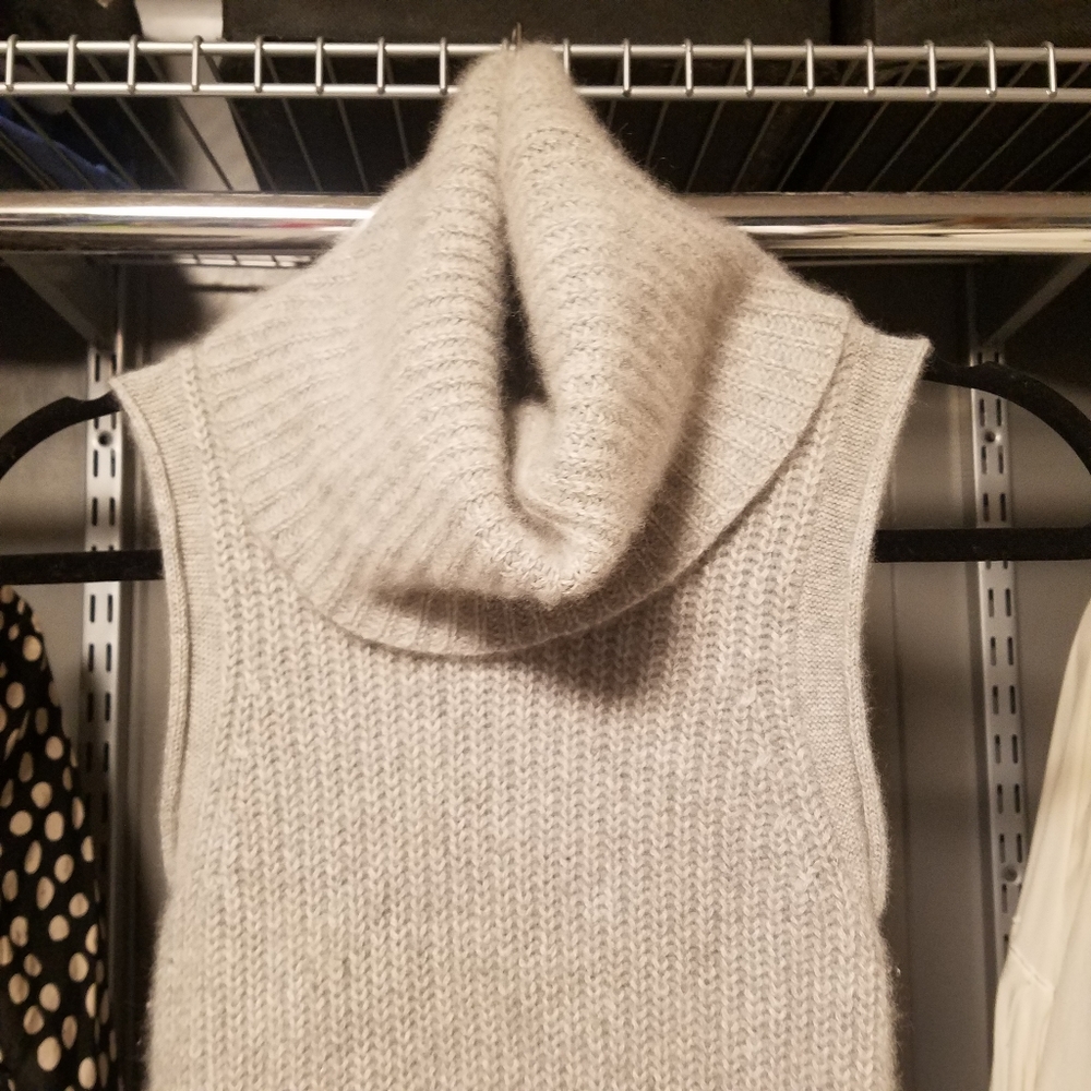 Saks Fifth Avenue cashmere cowl sweater XS